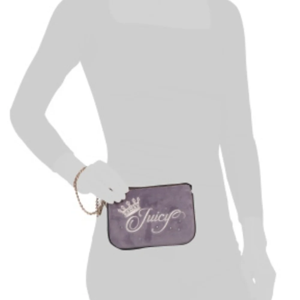 💜🔹️Juicy Couture 🔹️Dusty Violet Heritage” Velour Wristlet Gift Set